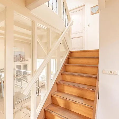 Op T Land 25 Semesterbostad *