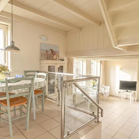 Op T Land 25 Holiday home